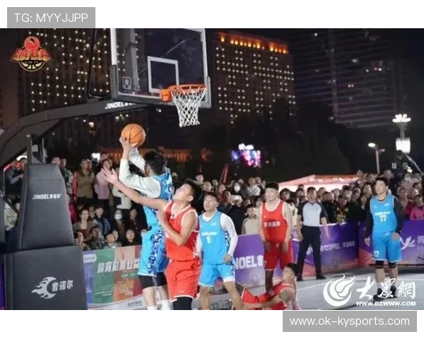 城市夜间篮球赛盛大开幕，点亮城市夜生活新方式，夜晚篮球场图片真实